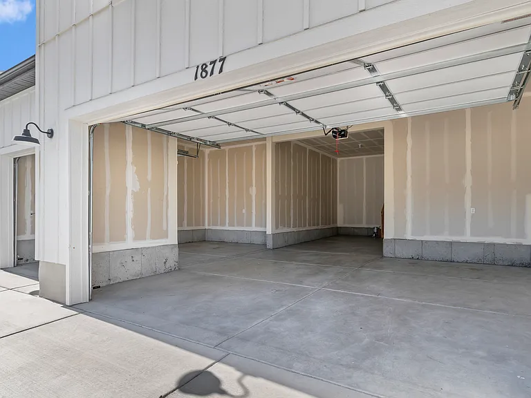 1877 E Chukar Dr — Photo 4
