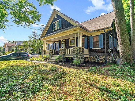 3rd image of 225 Church Ln