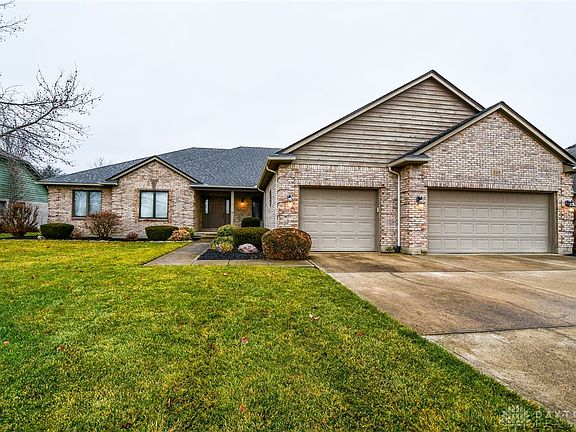 4th image of 228 Old Carriage Dr