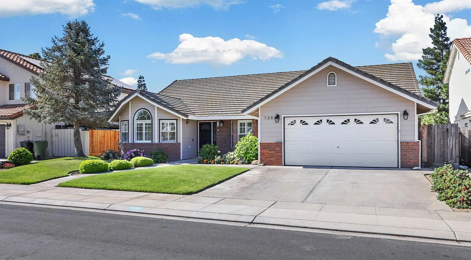 728 Vermeulen Dr photo 1