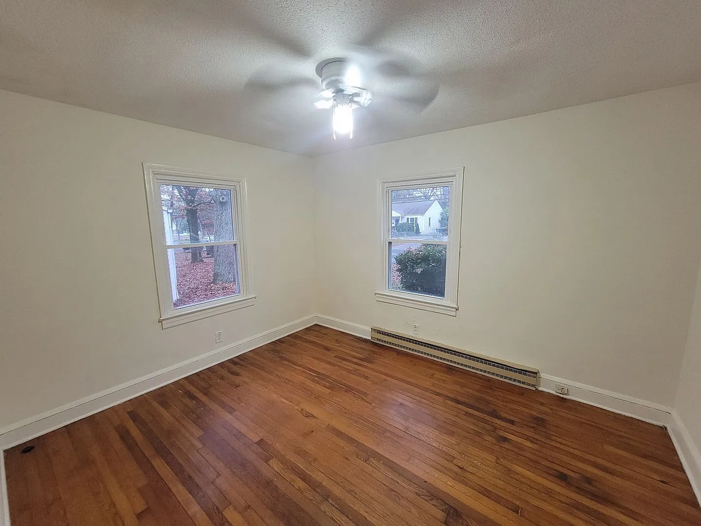 2 Bedroom 1 Bathroom House — Photo 3