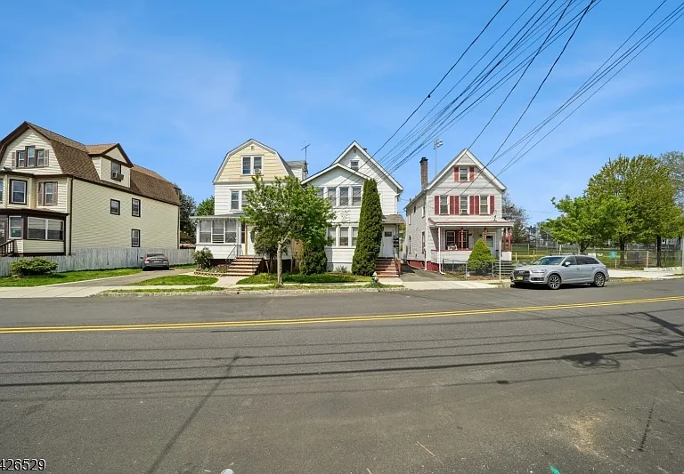 133 Franklin Ave — Photo 14