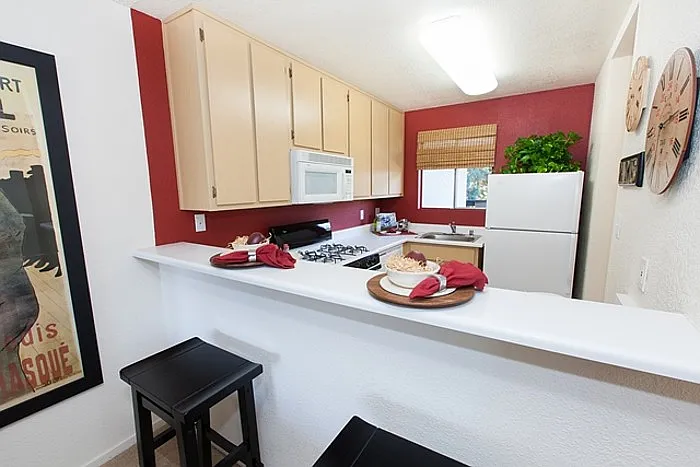 4875 Mowry Ave — Photo 10