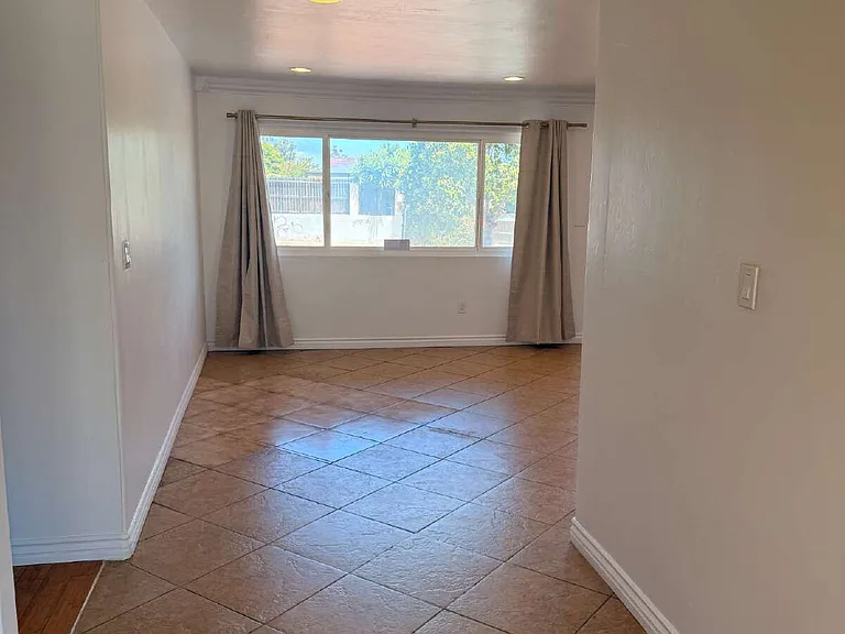 98 E Palomar St — Photo 6