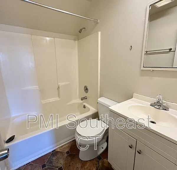 54 Hempstead St #3 — Photo 9