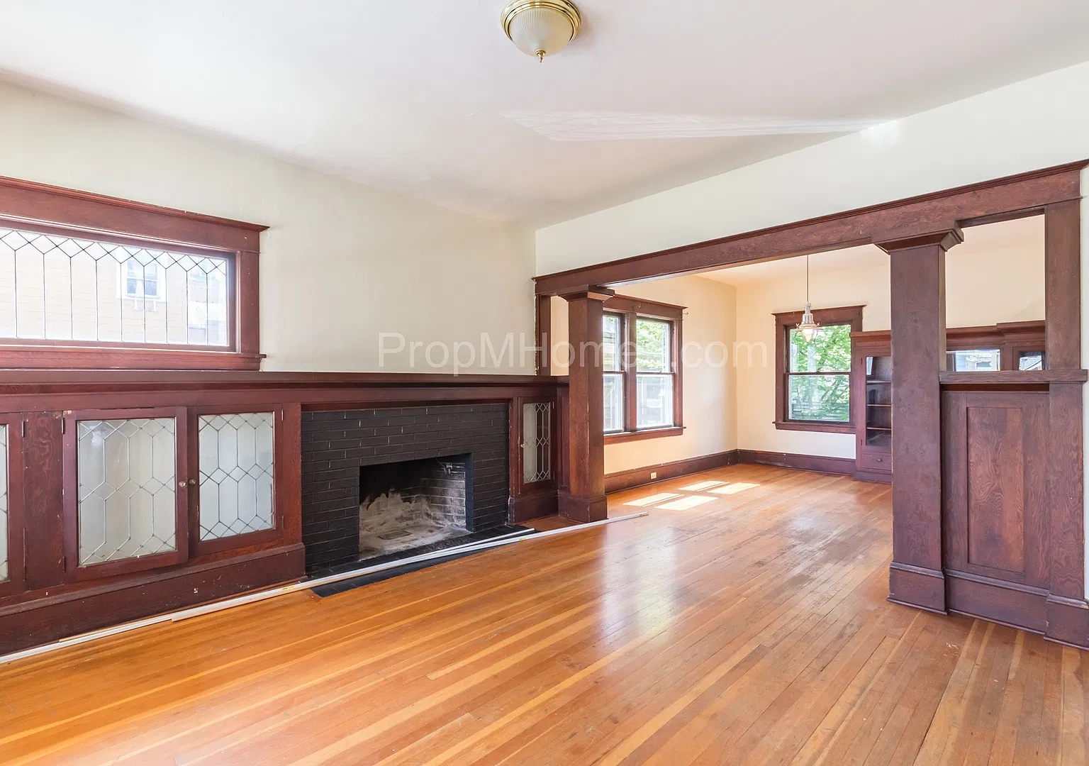 Charming Two Bedroom Duplex in Sunnyside - Embrace Comfort and Convenience! — Photo 2