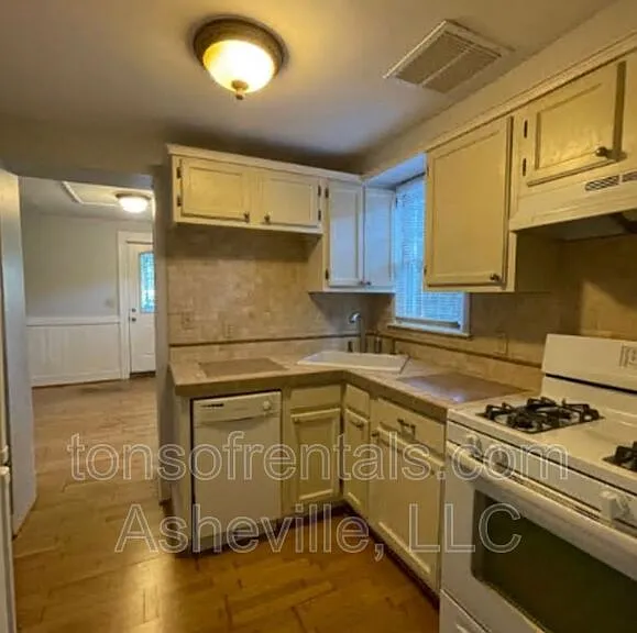 1316 Hyman Ave #1 — Photo 7