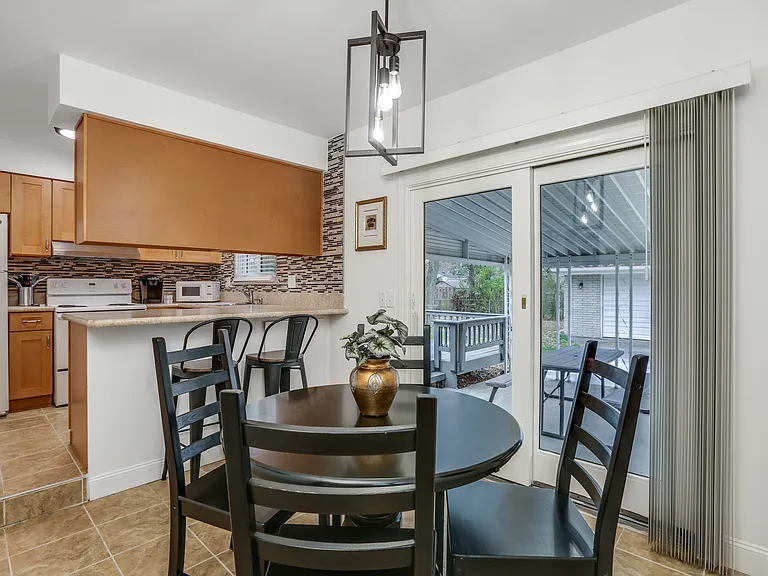 9215 Tavistock Dr — Photo 7