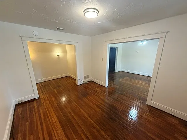 3 bed, $1,325 — Photo 4