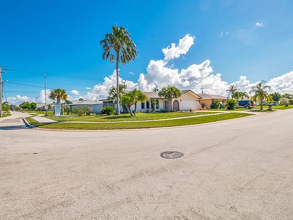5th image of 1199 Bay Dr E