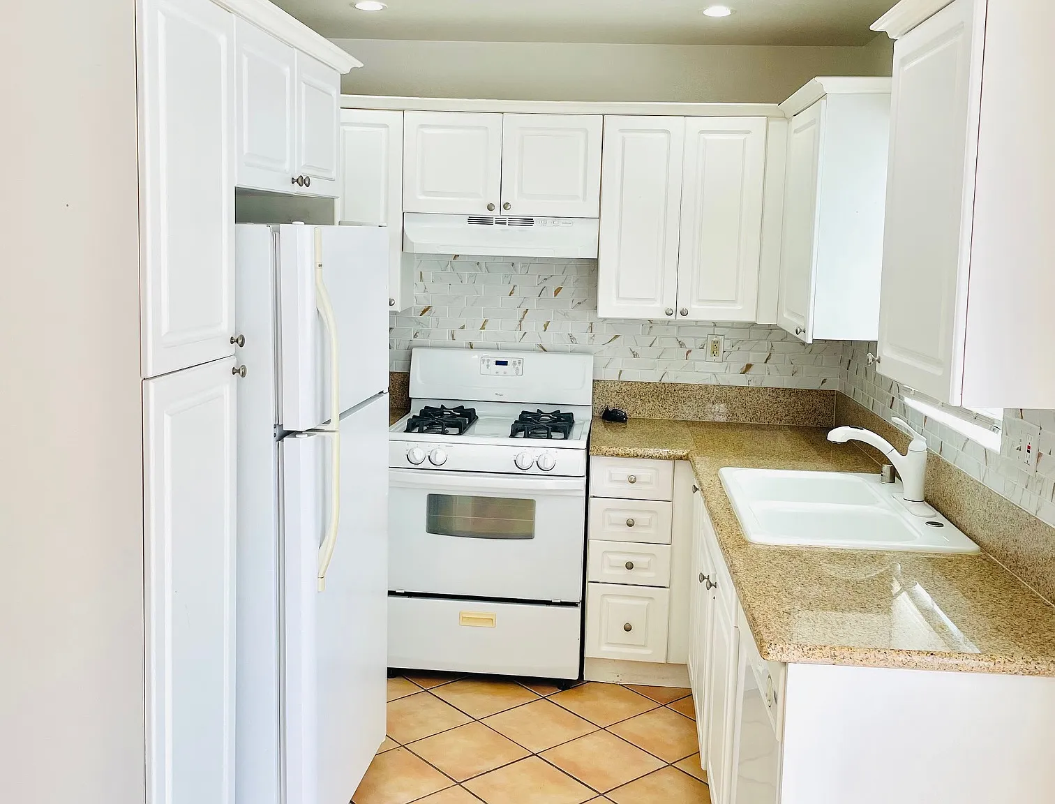 2104 Raymond Ave — Photo 2