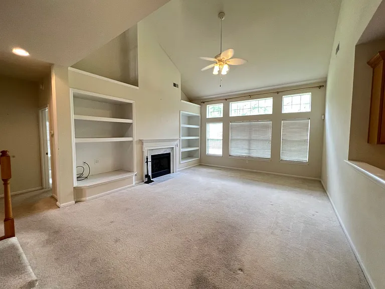 212 Summer Rain Ct — Photo 13