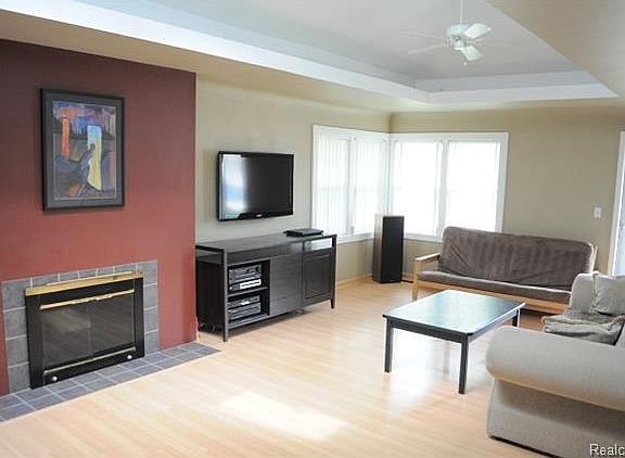 4th image of 9247 Hickorywood Dr