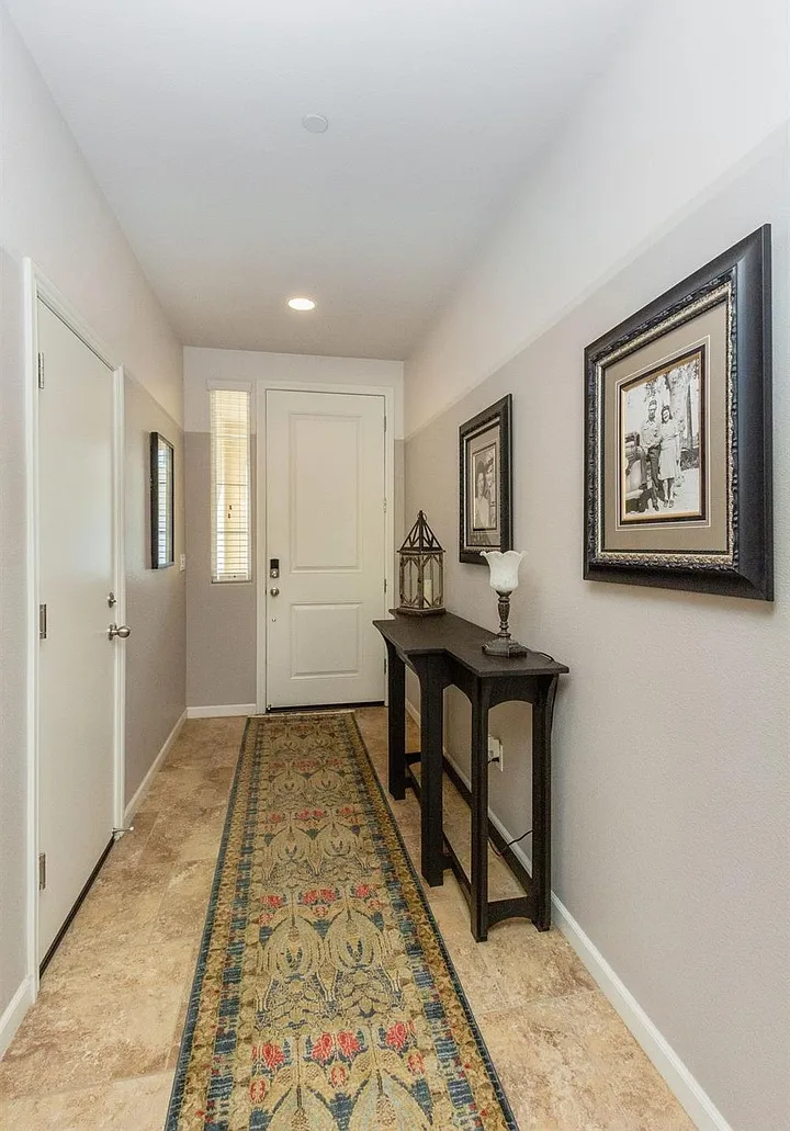 Beautiful Newer 3 Bedroom Patio Home in Desirable Loma Vista Community! — Photo 4