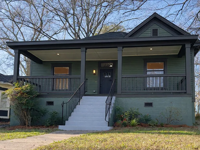 385 Inman St SW — Photo 1