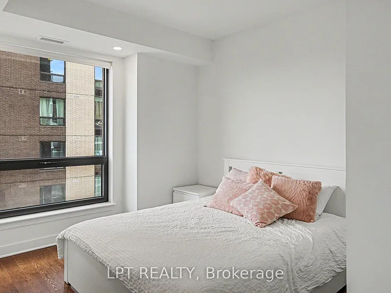180 George St #1705 — Photo 11