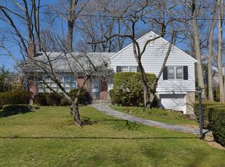 312 Stuart Dr, New Rochelle, NY 10804