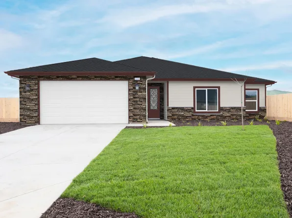 1026 N Walnut St, Woodlake, CA 93286