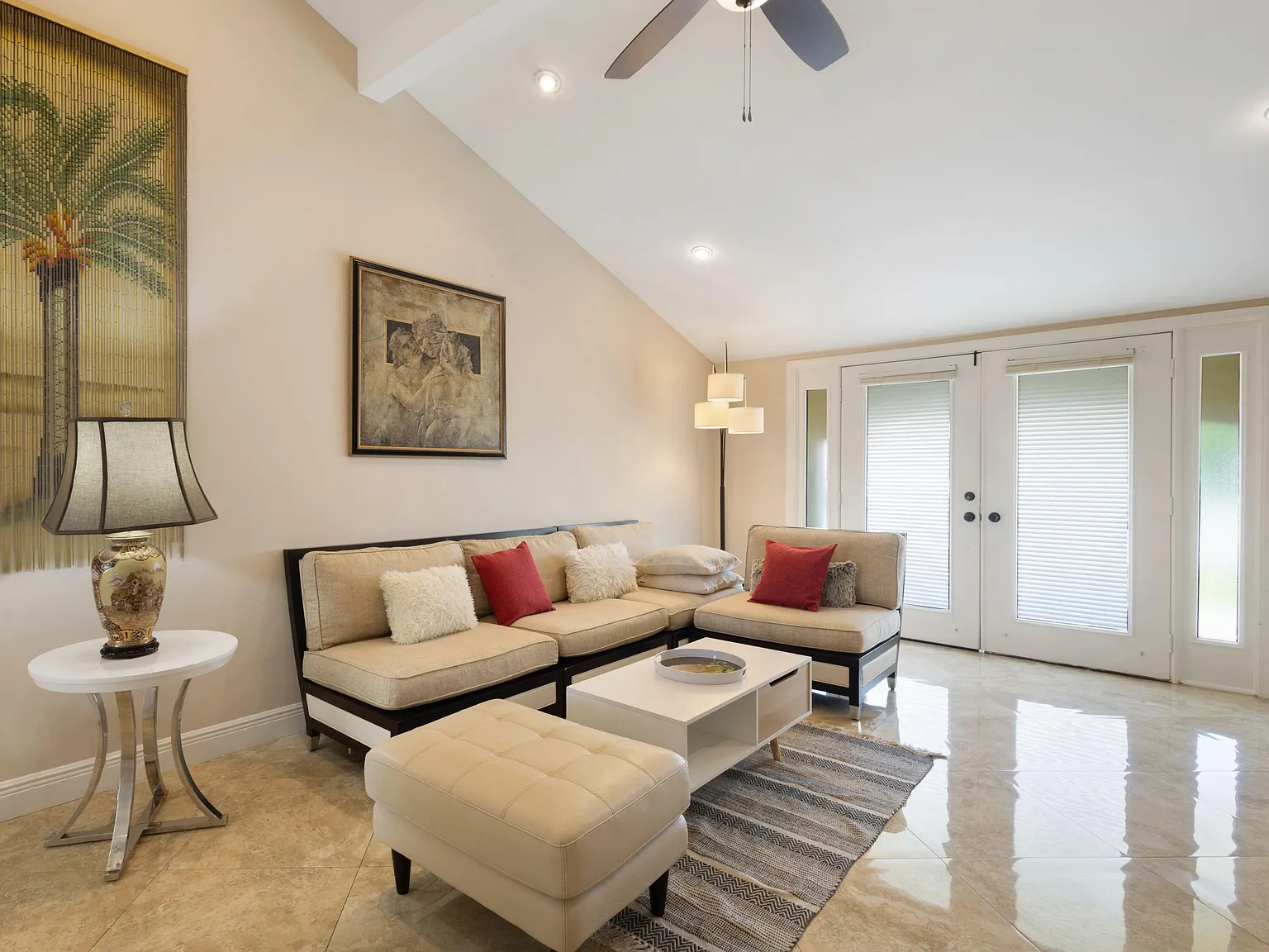 3 bed, 2.0 bath, 1700 sqft, $4,550 — Photo 3