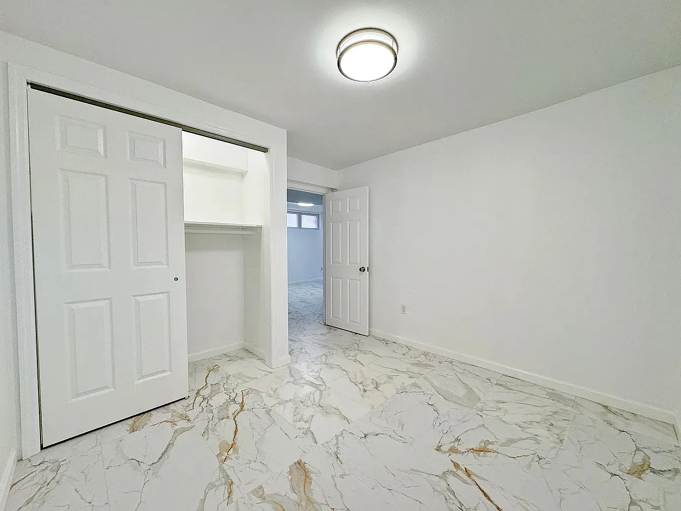 2 bed, 950 sqft, $2,300 — Photo 4