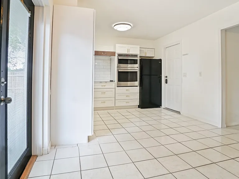 4751 Beacon St — Photo 12
