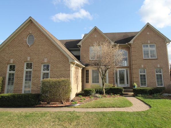 19528 Norway Pine Dr, Macomb, MI 48044