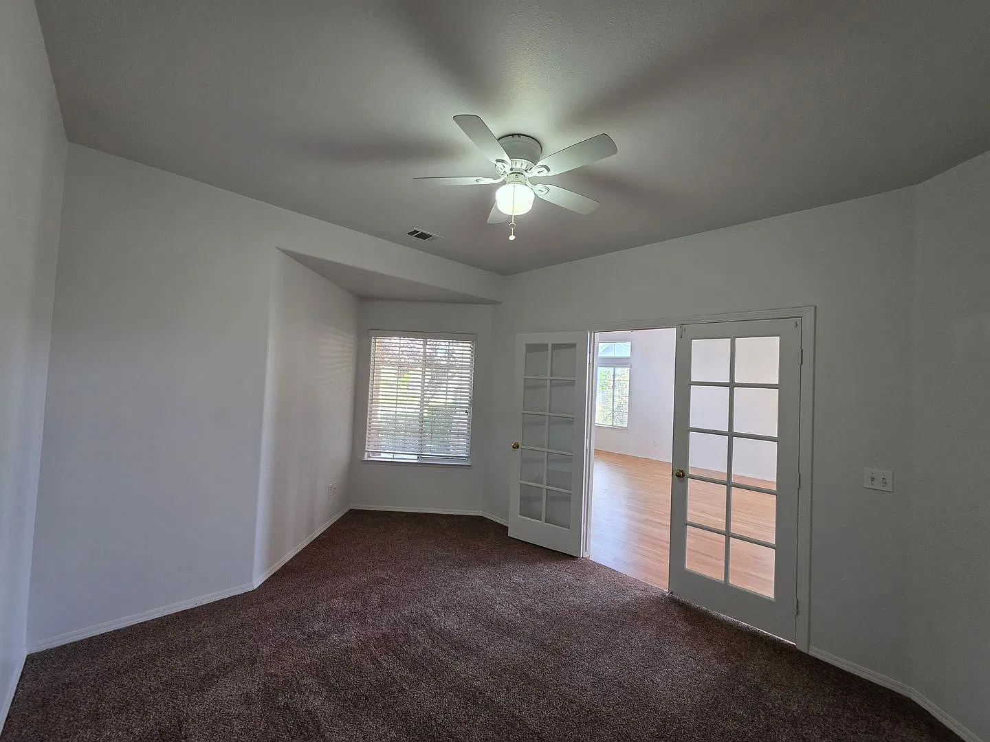 3 Car Garage — Photo 4