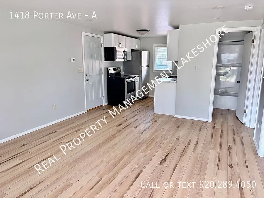 Bright & Cute 2 Bedroom Home with Garage Pets Welcome! — Photo 2