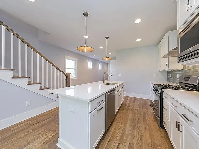 3 bed, 2.5 bath, 2156 sqft, $3,600 — Photo 4