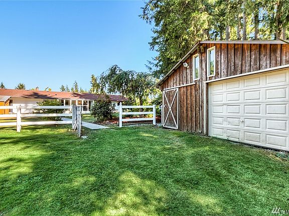 Cute - and super useful barn in the back.