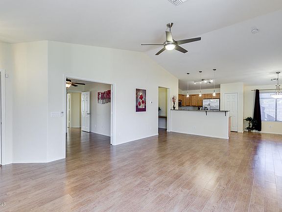 3rd image of 3262 W Santa Cruz Ave