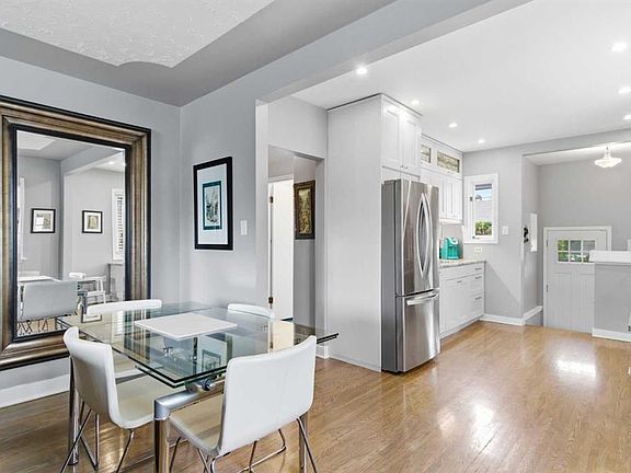 5th image of 1945 E Mountview Cres NE