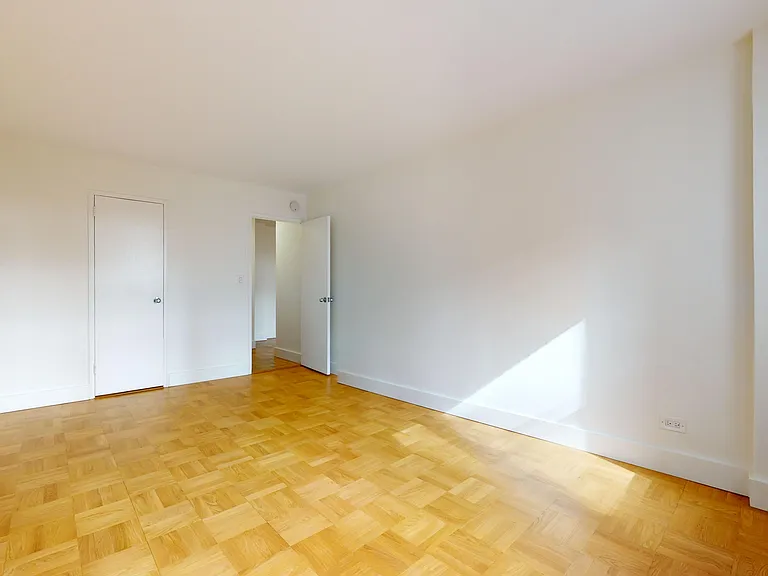 220 E 63rd St #1L — Photo 8
