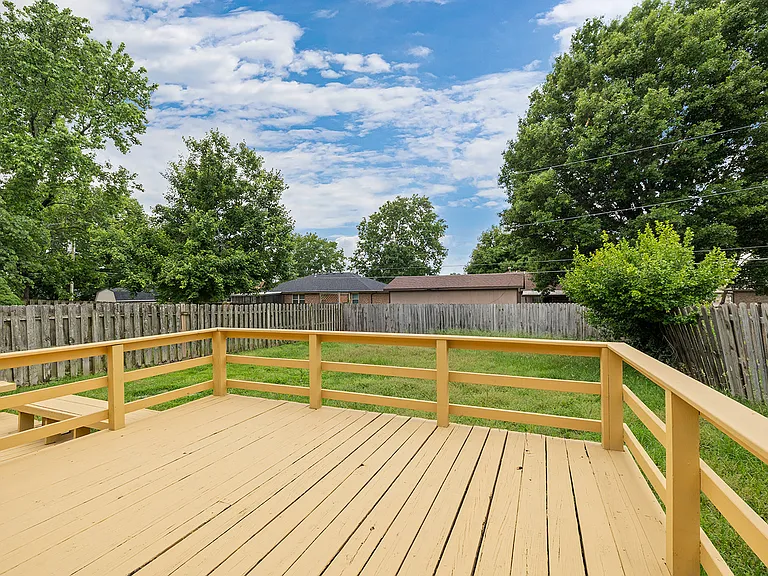 3753 N Pickwick Ave — Photo 6