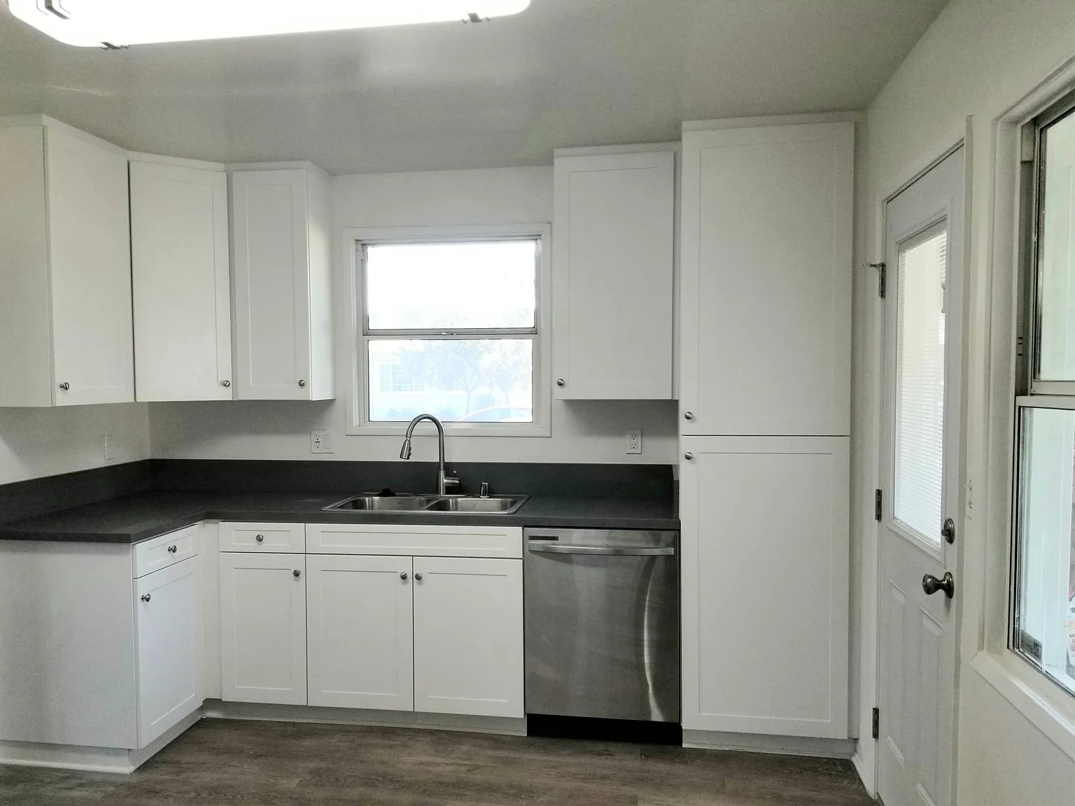 401 Delphine Place — Photo 4