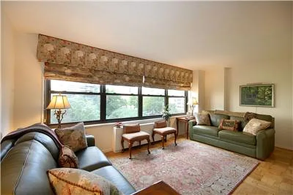 Sold by Warburg | media 5