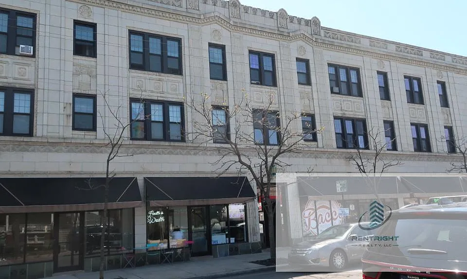 5037 W Montrose Ave #209
