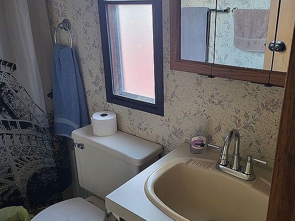 5th image of 768 Ascot Cir W