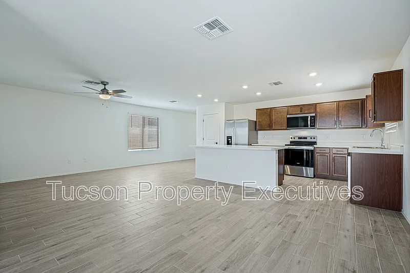 3 bed, 2.0 bath, 1500 sqft, $1,995 — Photo 3
