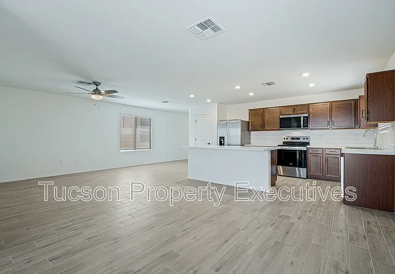 10657 S Astraia Dr — Photo 2