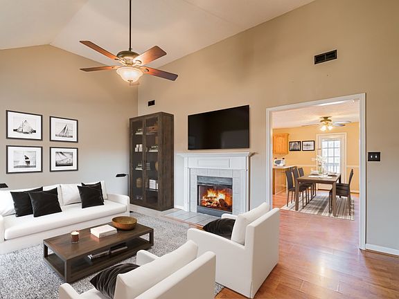4th image of 1621 Cedar Springs Cir
