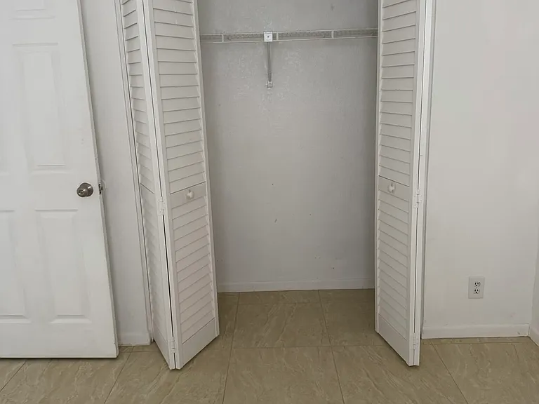 1516 SE Royal Green Cir #G104 — Photo 7