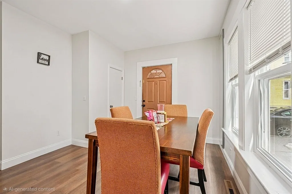 3 bed, 1.0 bath, 1109 sqft, $2,600 — Photo 3