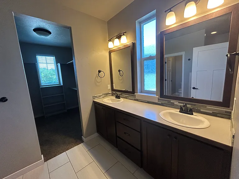 1725 E Bellalucca Ln — Photo 16