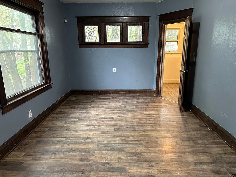 526 Lexington Ave — Photo 9
