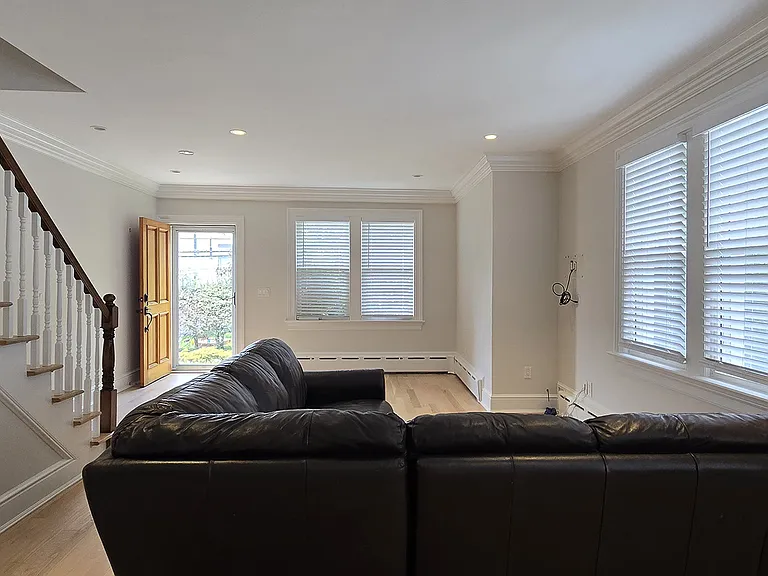 189 Henry St #A — Photo 7