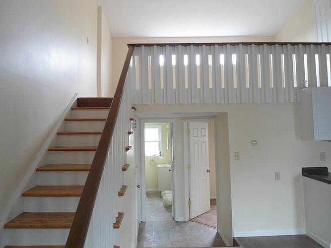 1st image of 442 Parkdale Ave