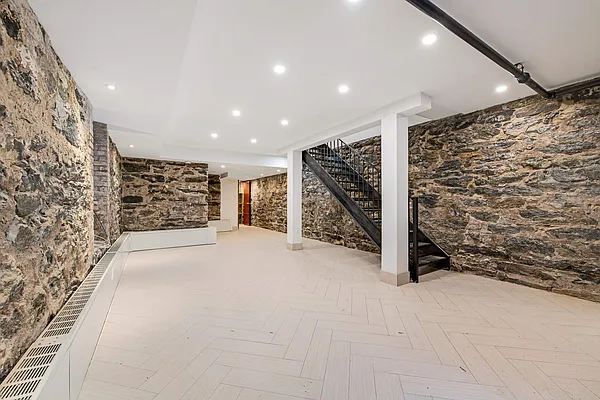 Rented by Compass | media 11