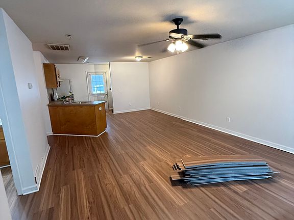4th image of 18 Dean Manor Dr