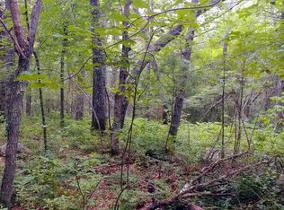 16 Walnut Plain Rd, Rochester, MA 02770